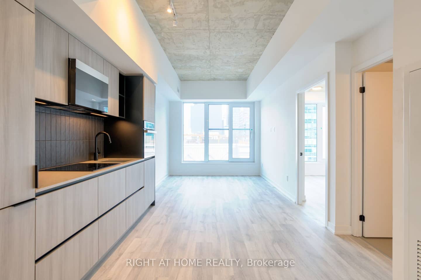 2 Augusta Avenue 704, Toronto, ON M5V 0T3