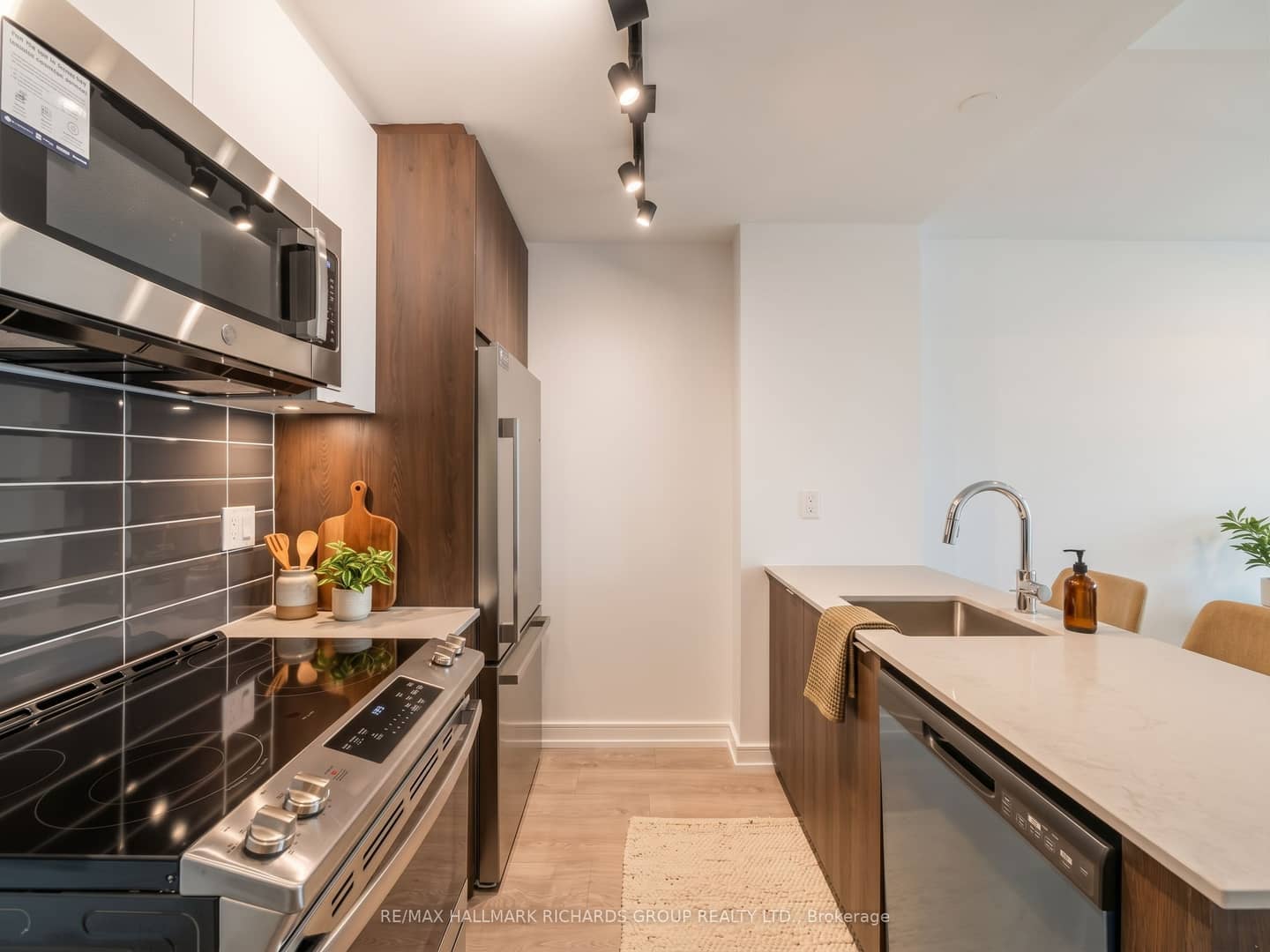 168 Clonmore Drive 3, Toronto, ON M1N 1Y1