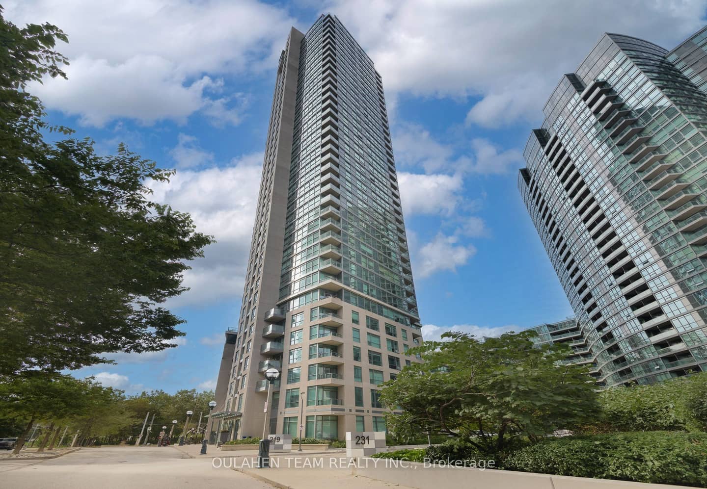 219 Fort York Boulevard 304, Toronto, ON M5V 1B1