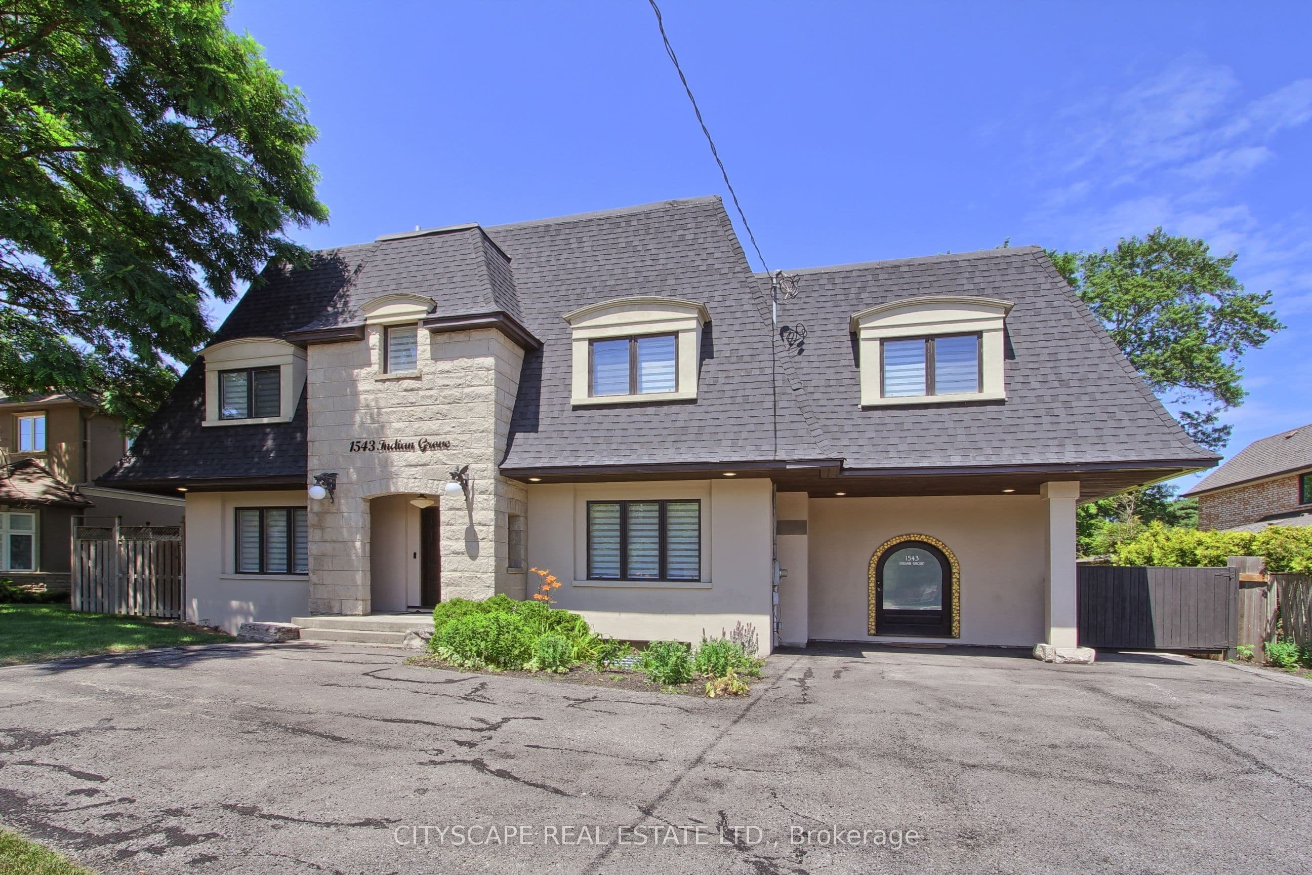 1543 Indian Grove, Mississauga, ON L5H 2S5
