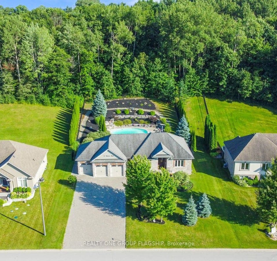 24 Wendat Trail E, Springwater, ON L4M 6T4
