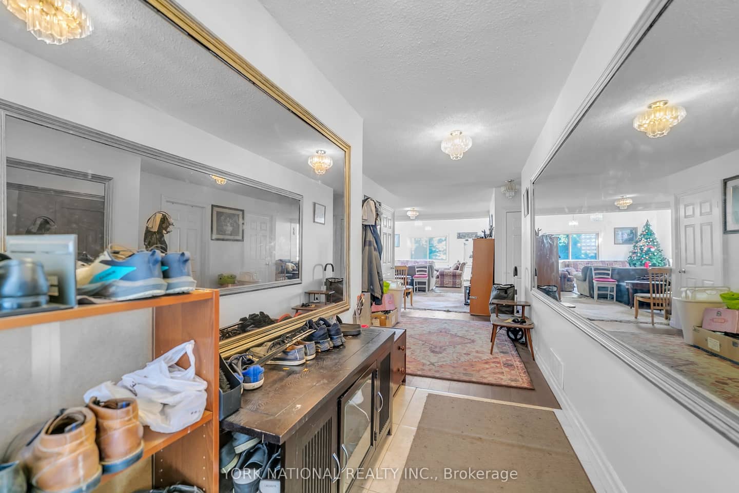 186 Patricia Avenue, Toronto, ON M2M 1J5