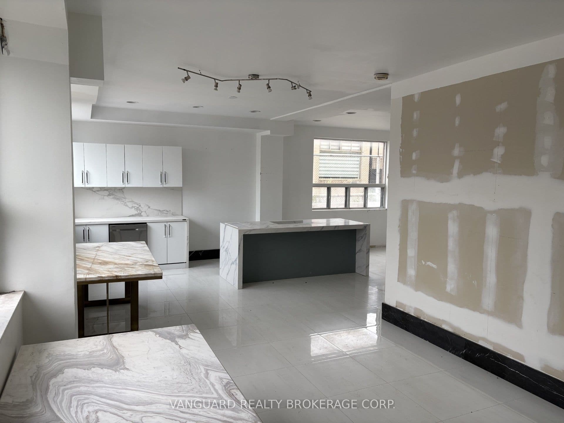 101 Rivalda Road, Toronto, ON M9M 2M6