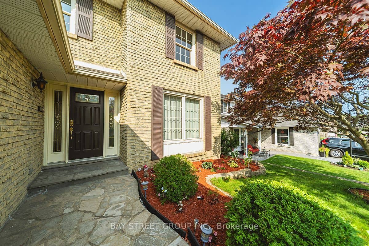 338 Prince Of Wales Drive, Whitby, ON L1N 6M9