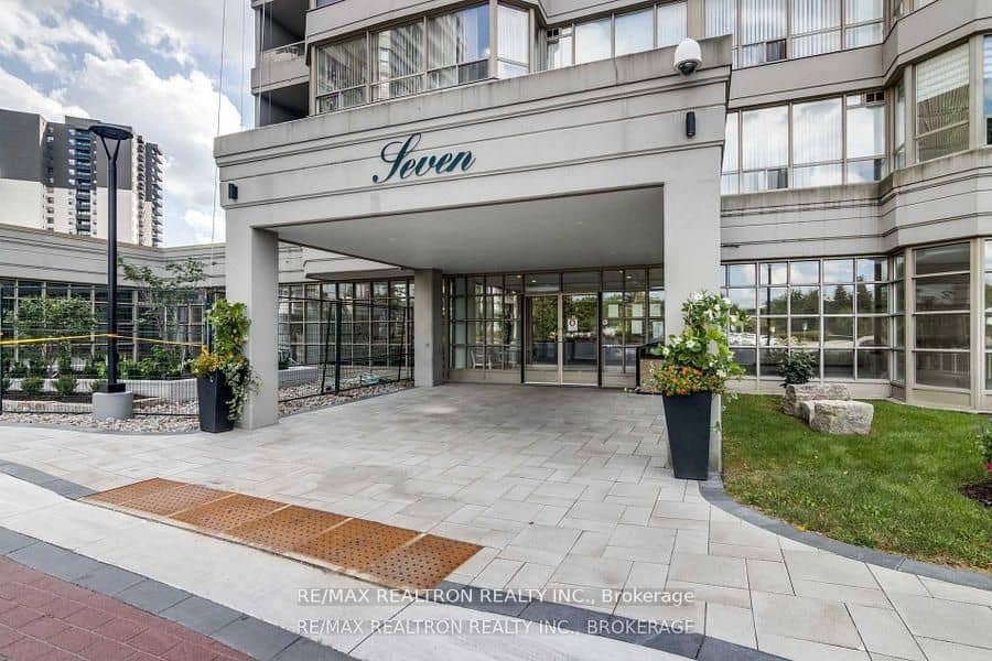 7 Townsgate Drive 1206, Vaughan, ON L4J 7Z9