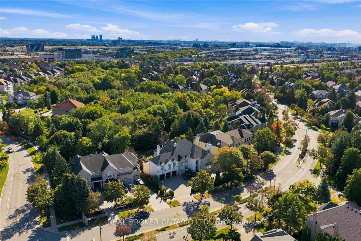 39 Dewbourne Avenue, Richmond Hill, ON L4B 3G9