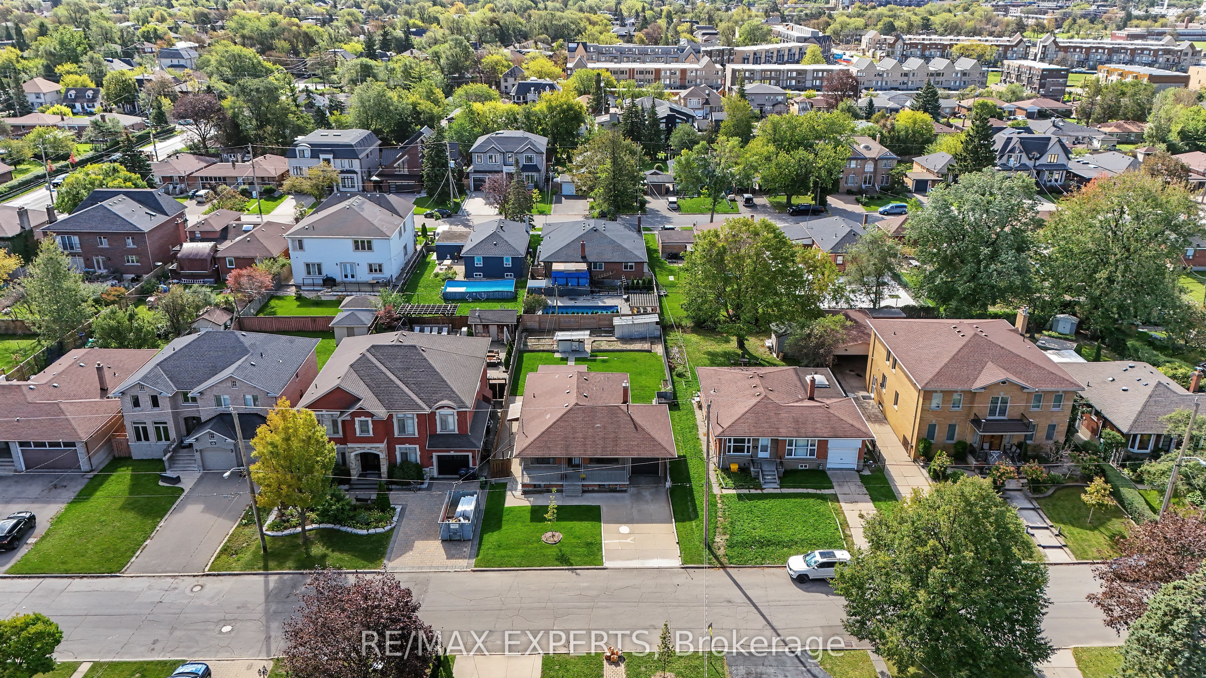 129 Sultana Avenue, Toronto, ON M6A 1T6
