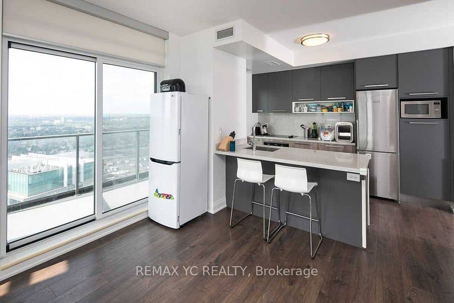 36 Park Lawn Road 3705, Toronto, ON M8Y 0E5