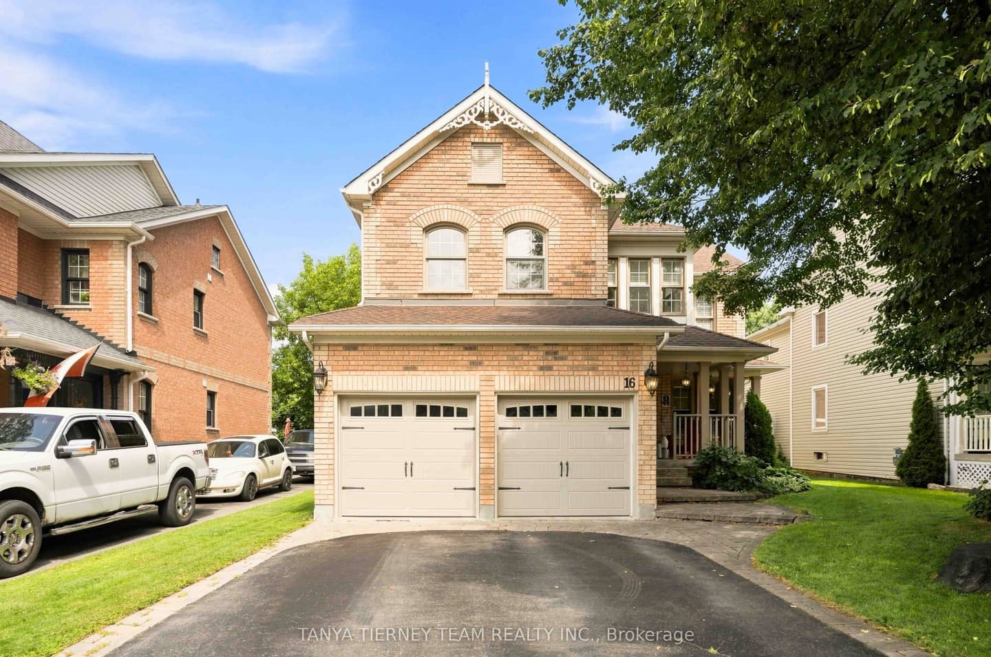 16 Waring Avenue, Whitby, ON L1M 1G4