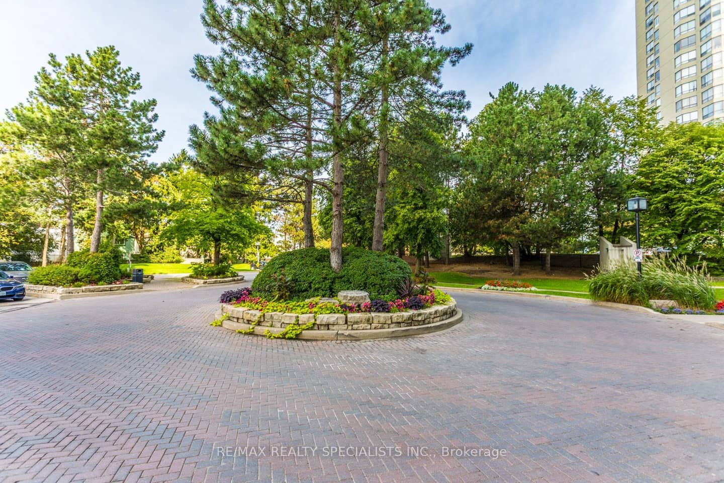 26 Hanover Road 307, Brampton, ON L6S 4T2