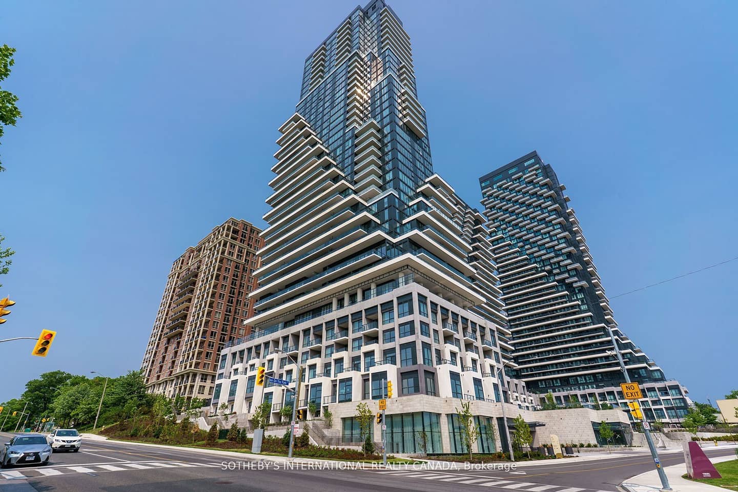 10 Inn On The Park Drive 1101, Toronto, ON M3C 0P9