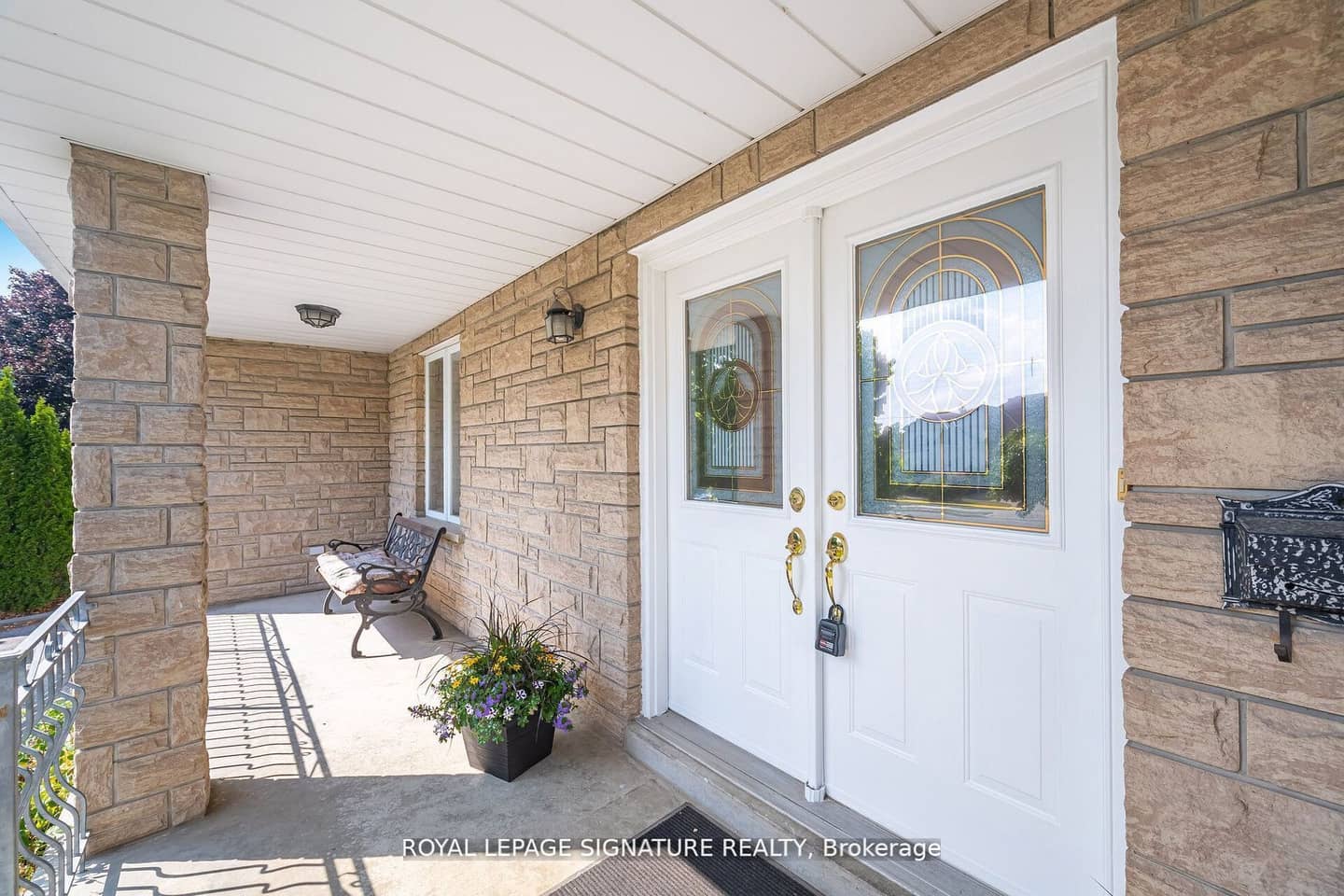 4097 Hickory Drive, Mississauga, ON L4W 1L1