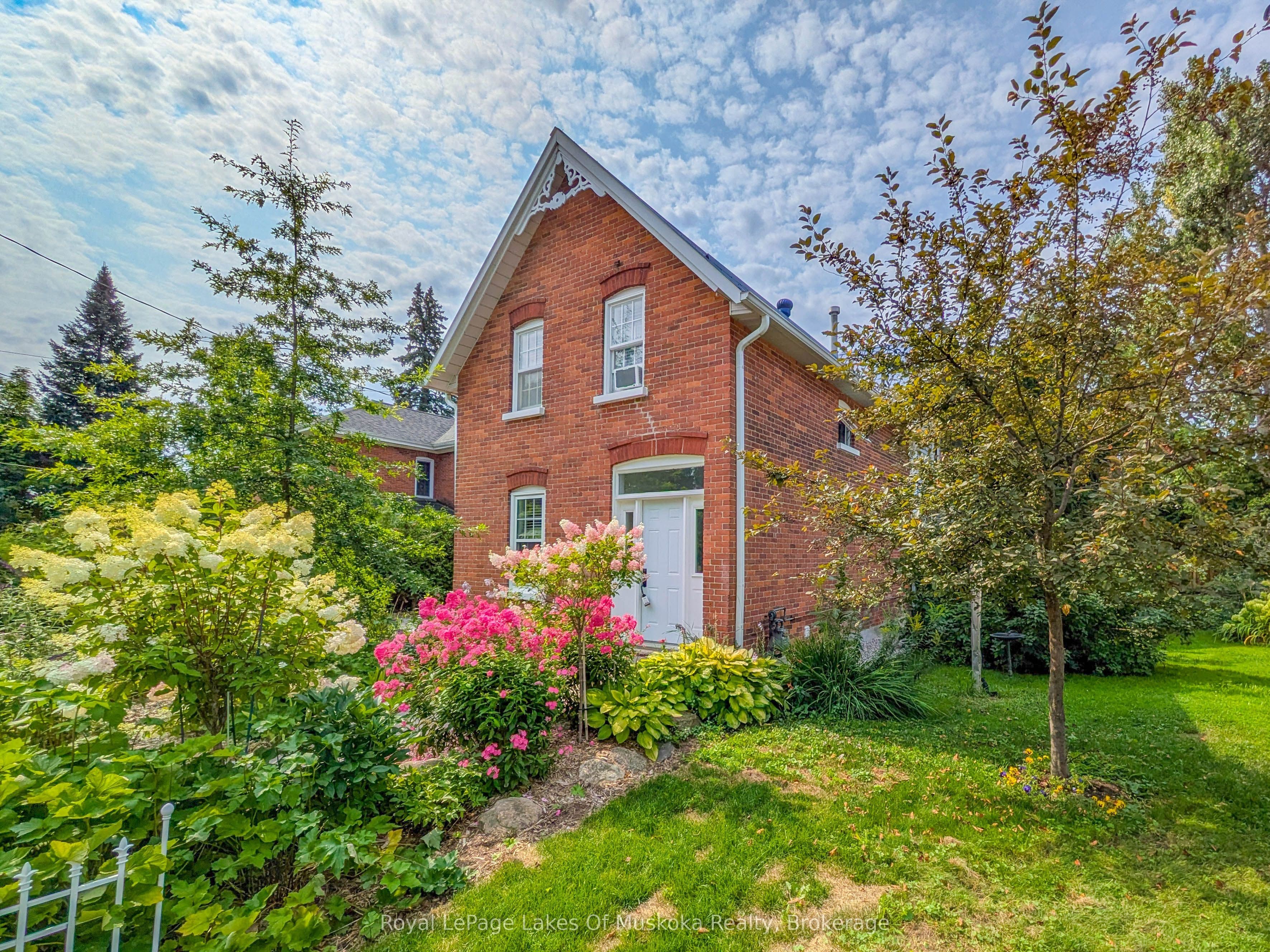 212 James Street, Bracebridge, ON P1L 2B8