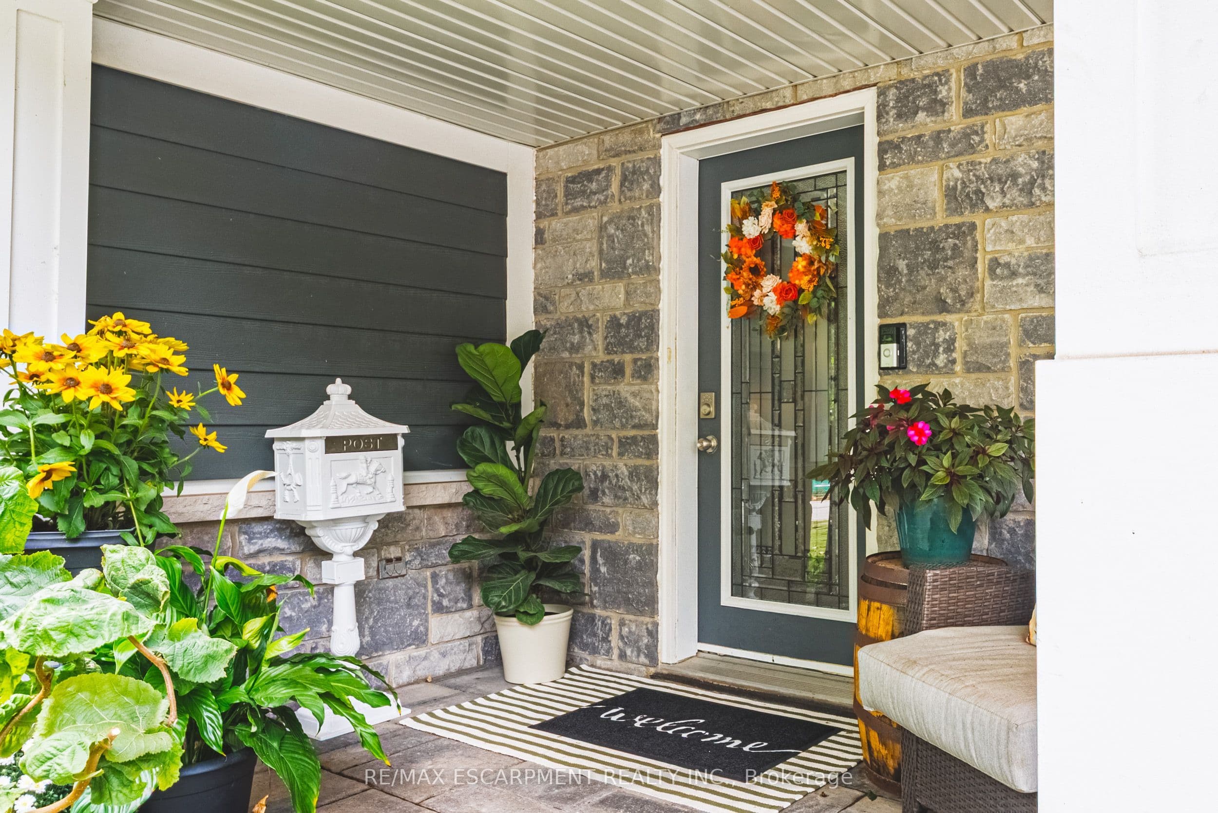 581 HOLLY HILL Crescent, Burlington, ON L7R 2G4