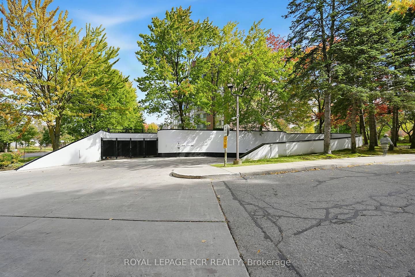 5 Weldrick Road W 507, Richmond Hill, ON L4C 8S9