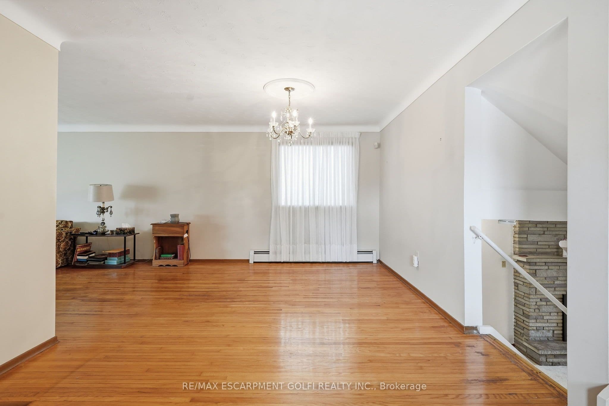 5742 Stanley Avenue, Niagara Falls, ON L2G 3X7