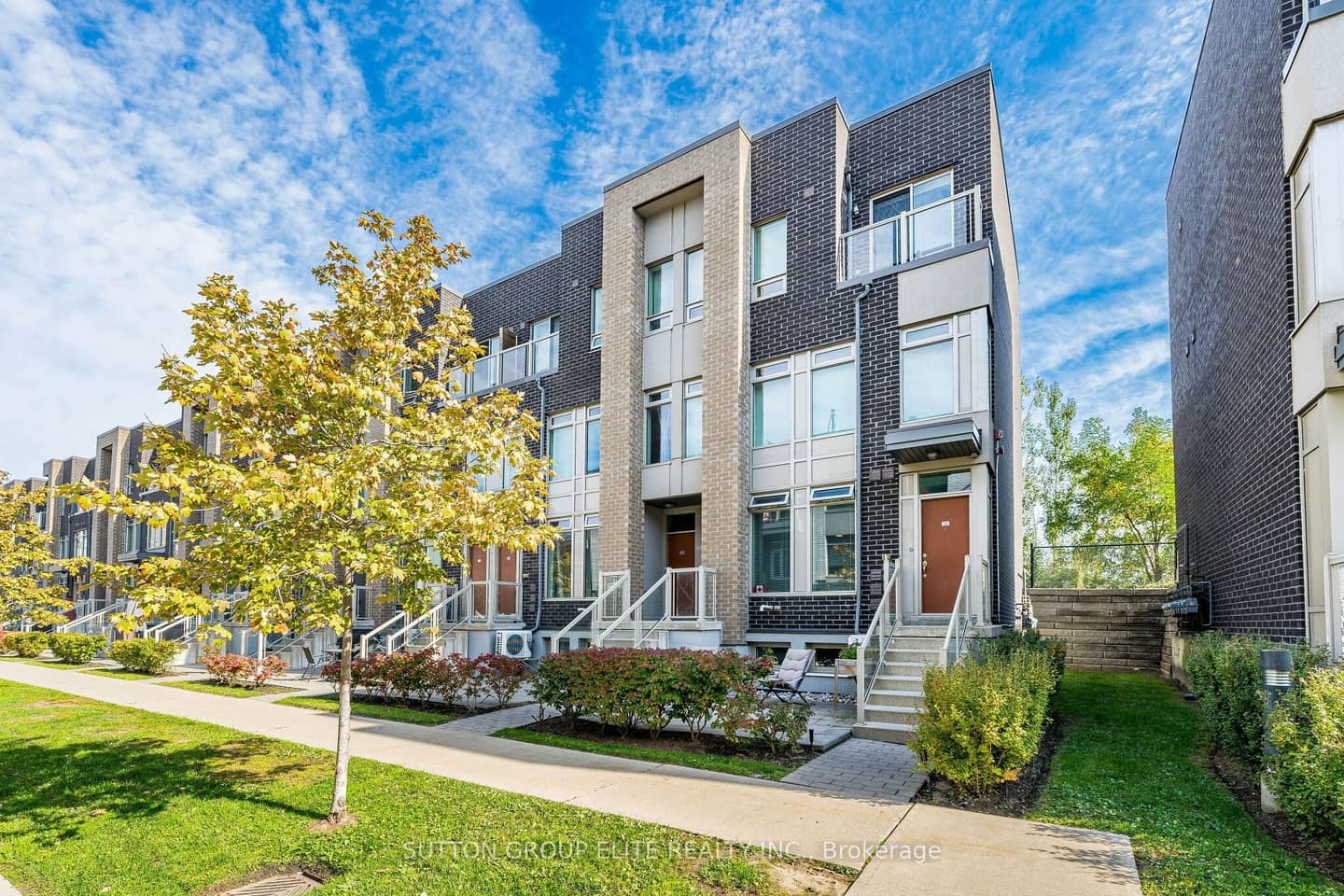 19 Applewood Lane 36, Toronto, ON M9C 0C1