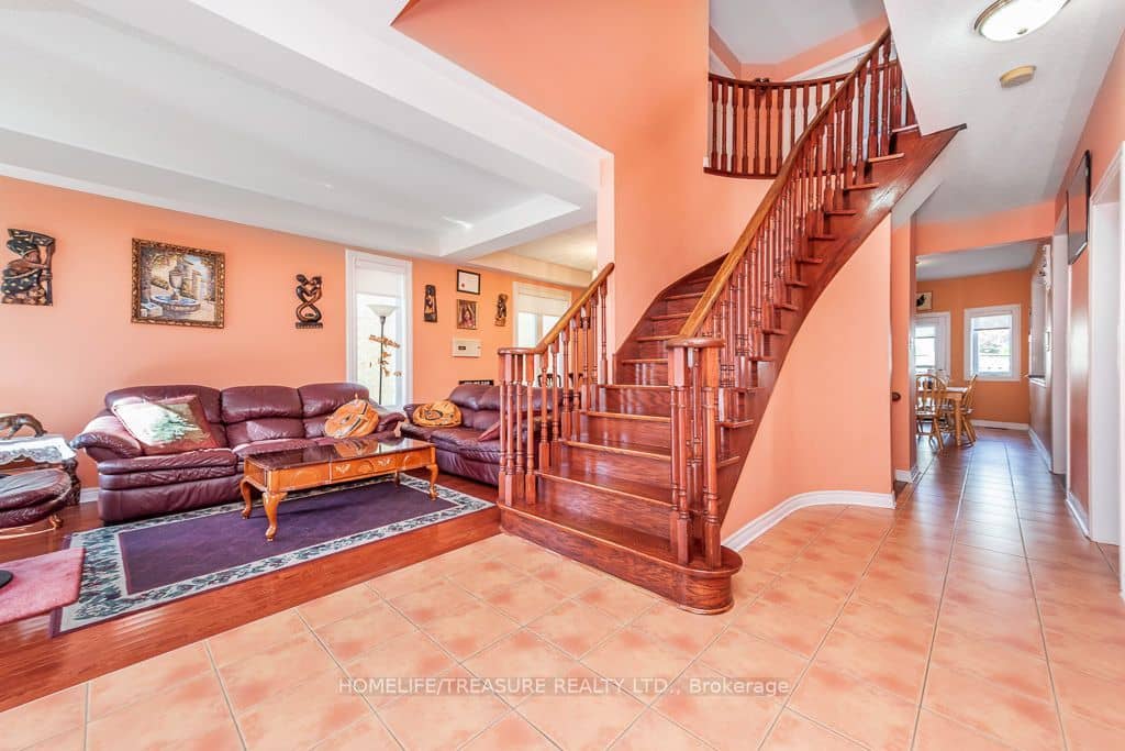 3353 DESTINATION Drive, Mississauga, ON L5M 7W6