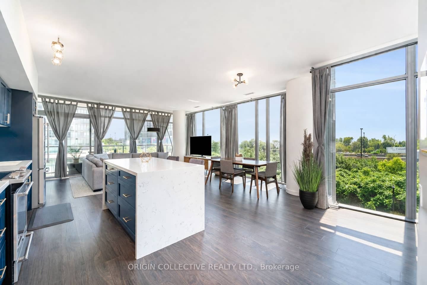 105 The Queensway Avenue 302, Toronto, ON M6S 5B5