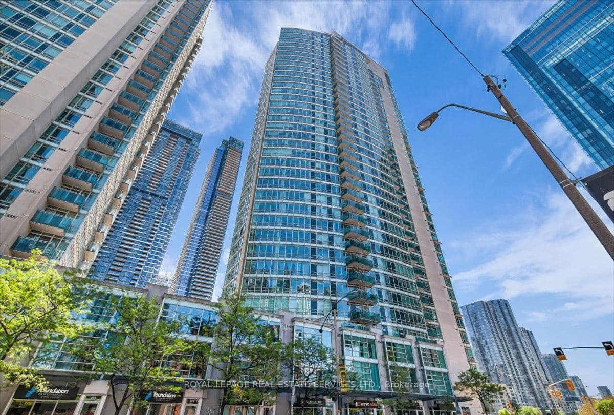 397 Front Street W 911, Toronto, ON M5V 3S1