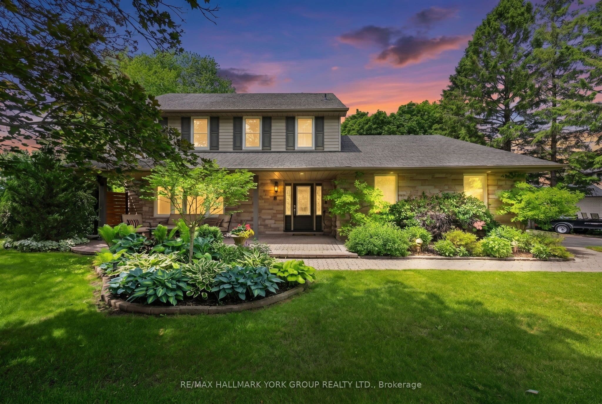 8 Grant Court, East Gwillimbury, ON L0G 1R0