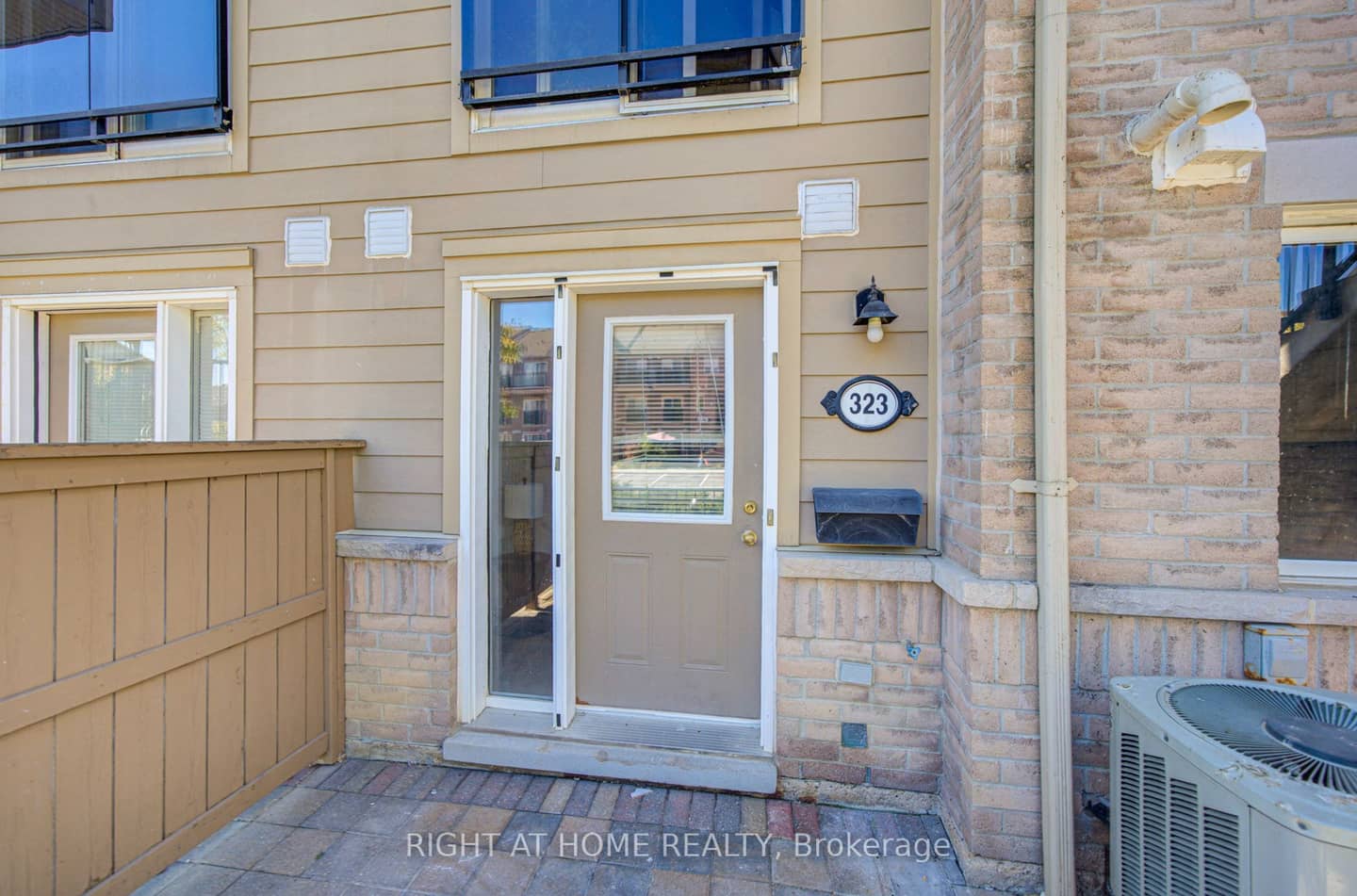4975 Southampton Drive 323, Mississauga, ON L5M 8E4