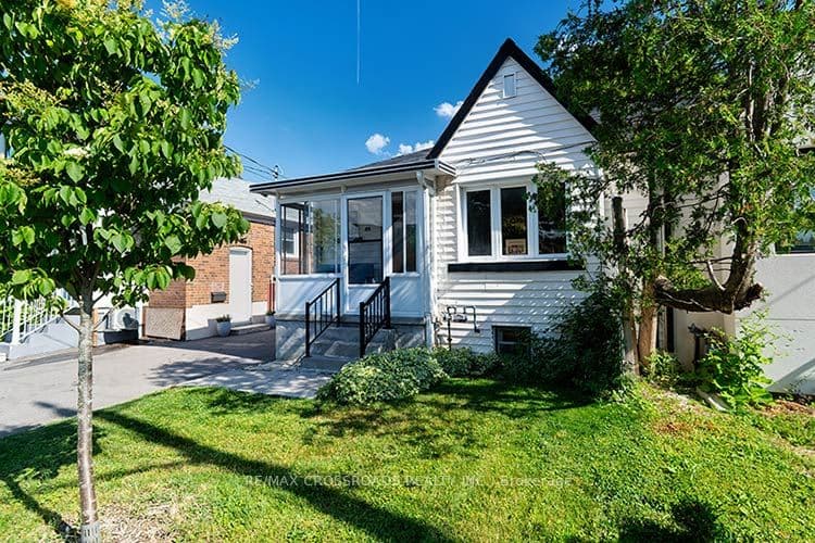 65 Manitoba Street, Toronto, ON M8Y 1E1