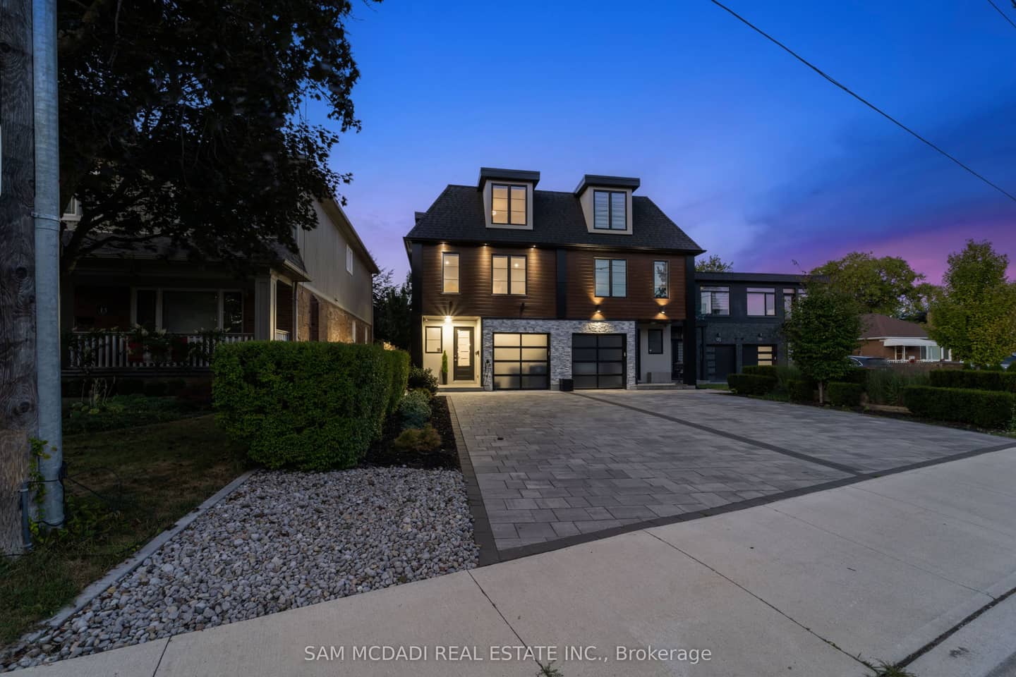 11B Maple Avenue N, Mississauga, ON L5H 2R9