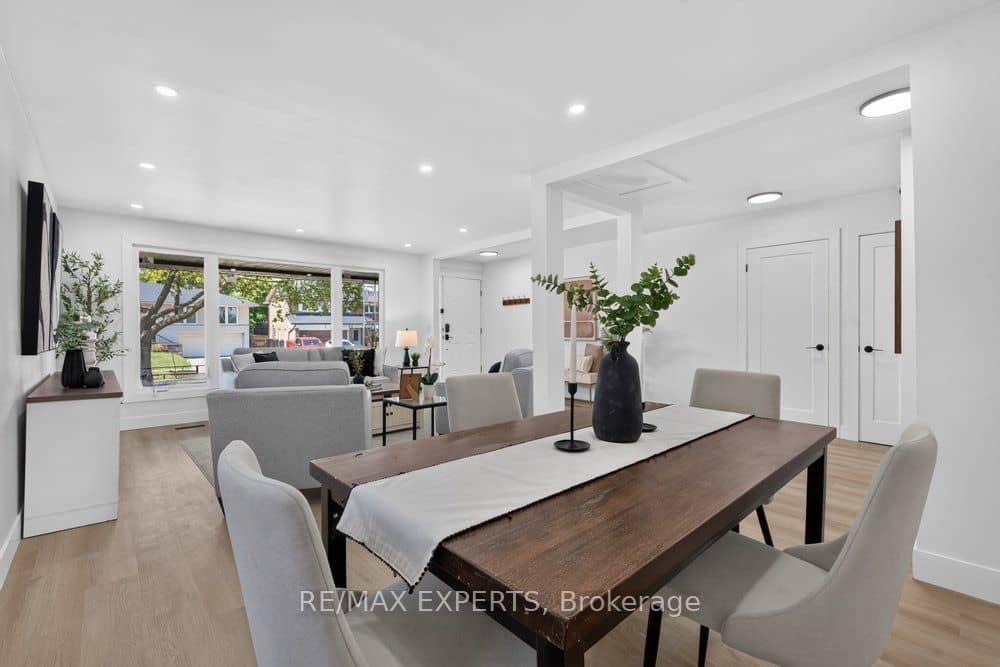 23 Collingdale Road, Toronto, ON M9V 3R2