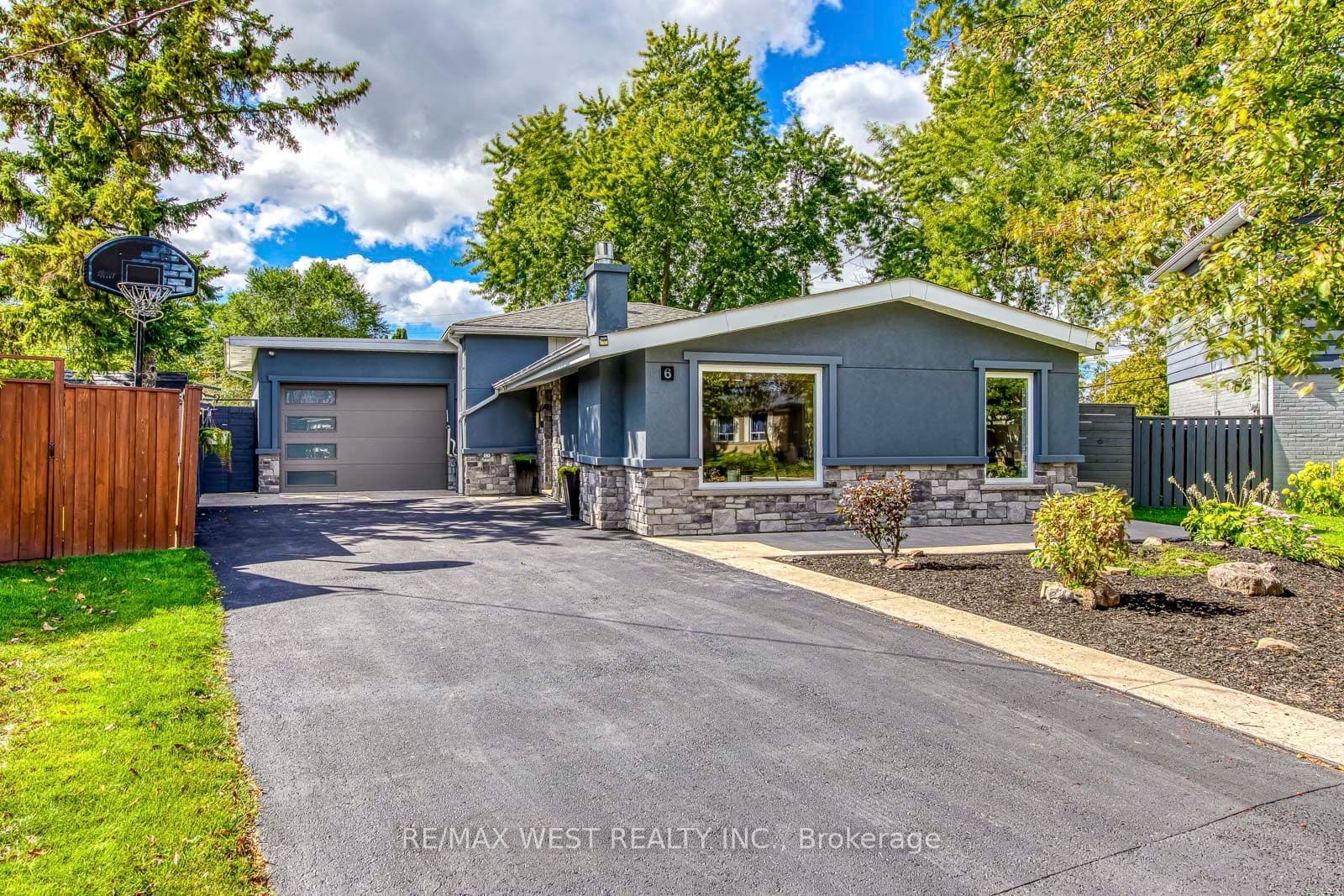 6 Millview Court, Toronto, ON M9W 3K7