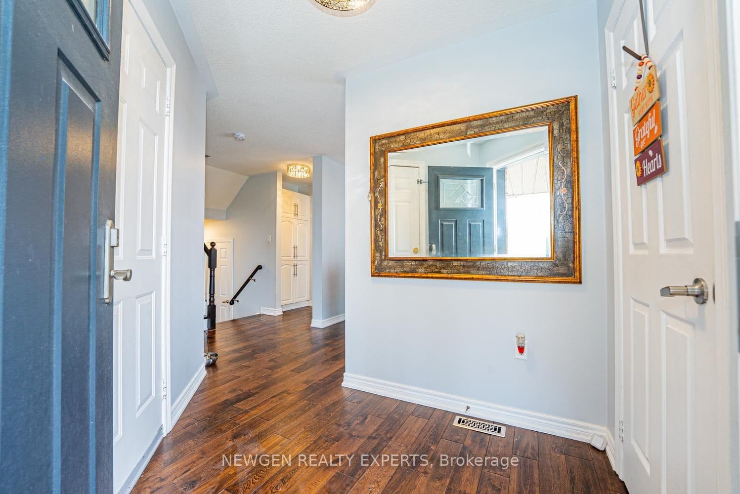 812 Knotty Pine Grove, Mississauga, ON L5W 1K5