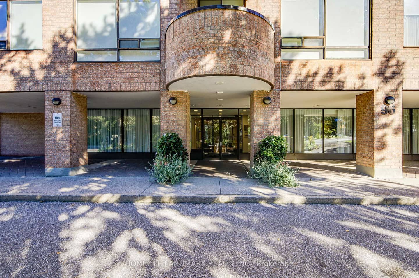 96 Fifeshire Road 301, Toronto, ON M2L 2X9