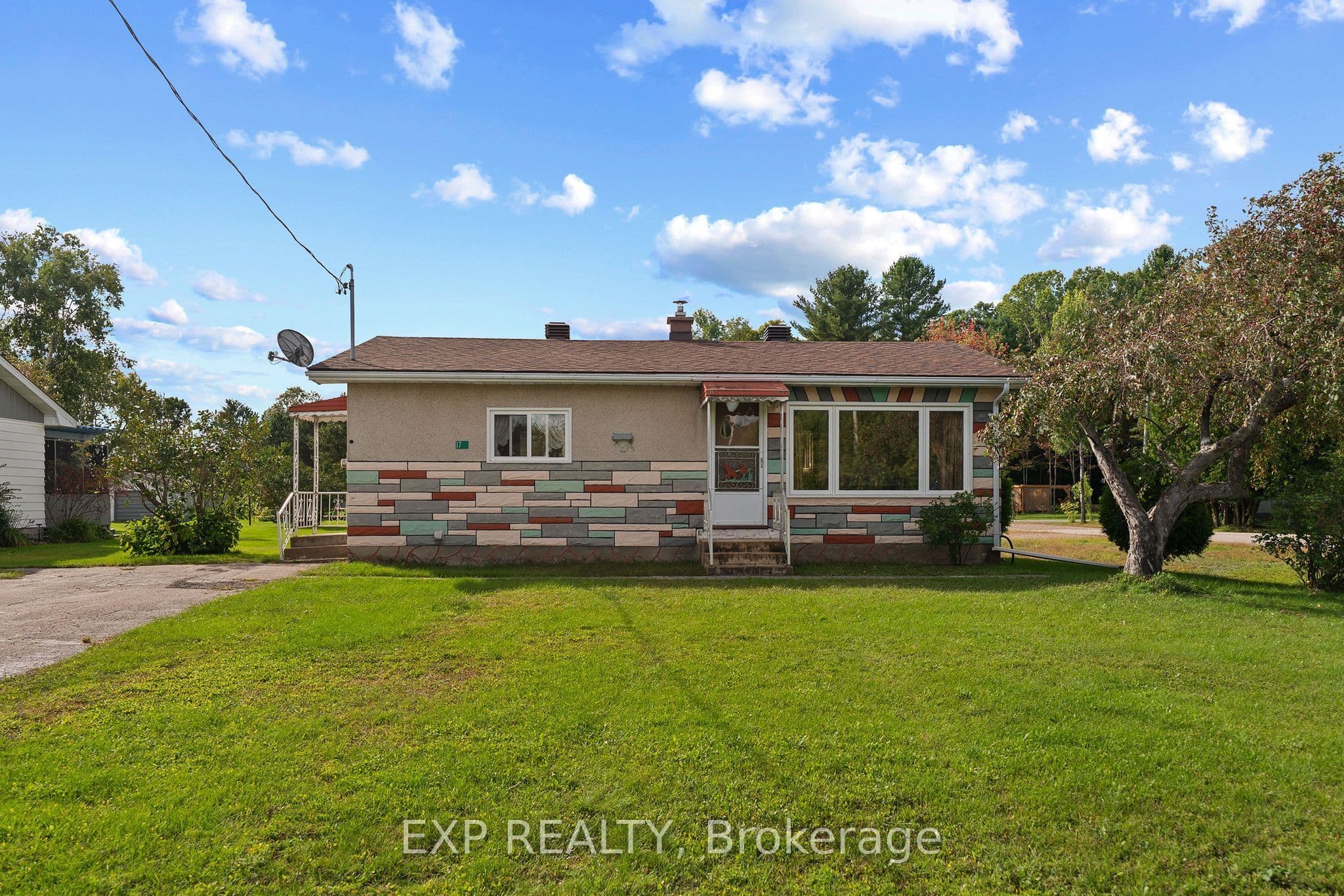 17 Casey Street, Madawaska Valley, ON K0J 1B0