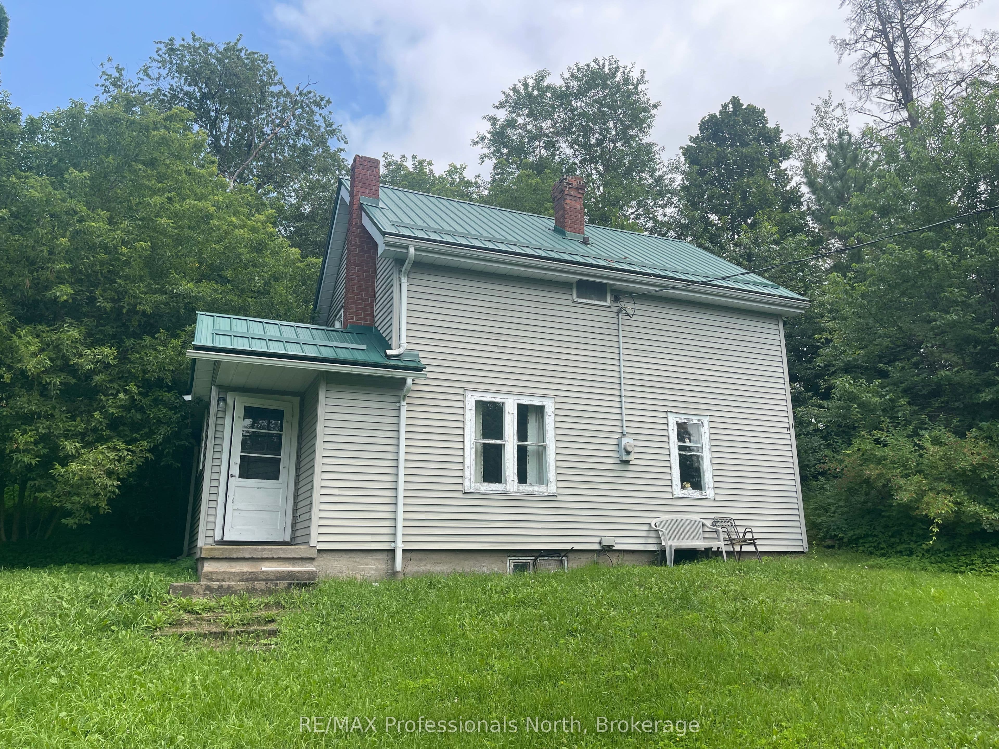 1038 Gooderham Street, Highlands East, ON K0M 1R0