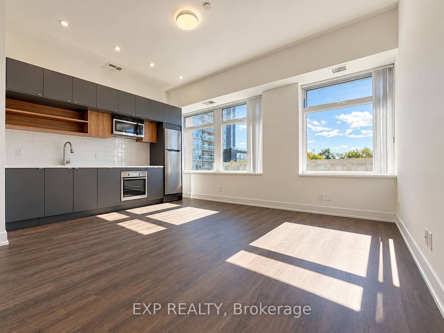 111 St Clair Avenue W 315, Toronto, ON M4V 1N5