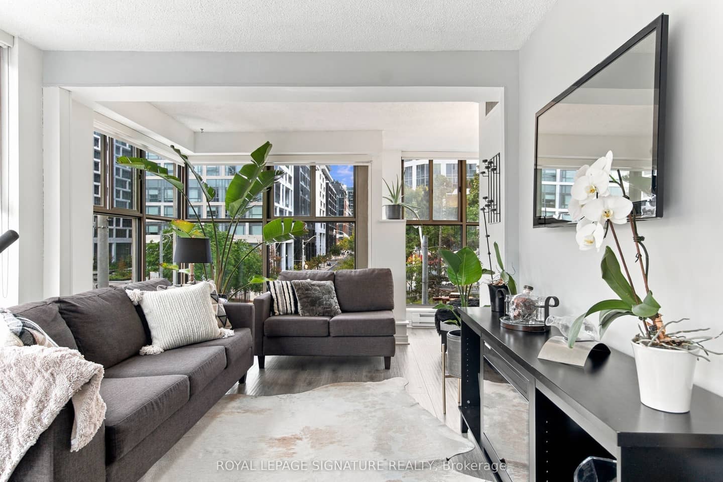 65 Scadding Avenue 301, Toronto, ON M5A 4L1