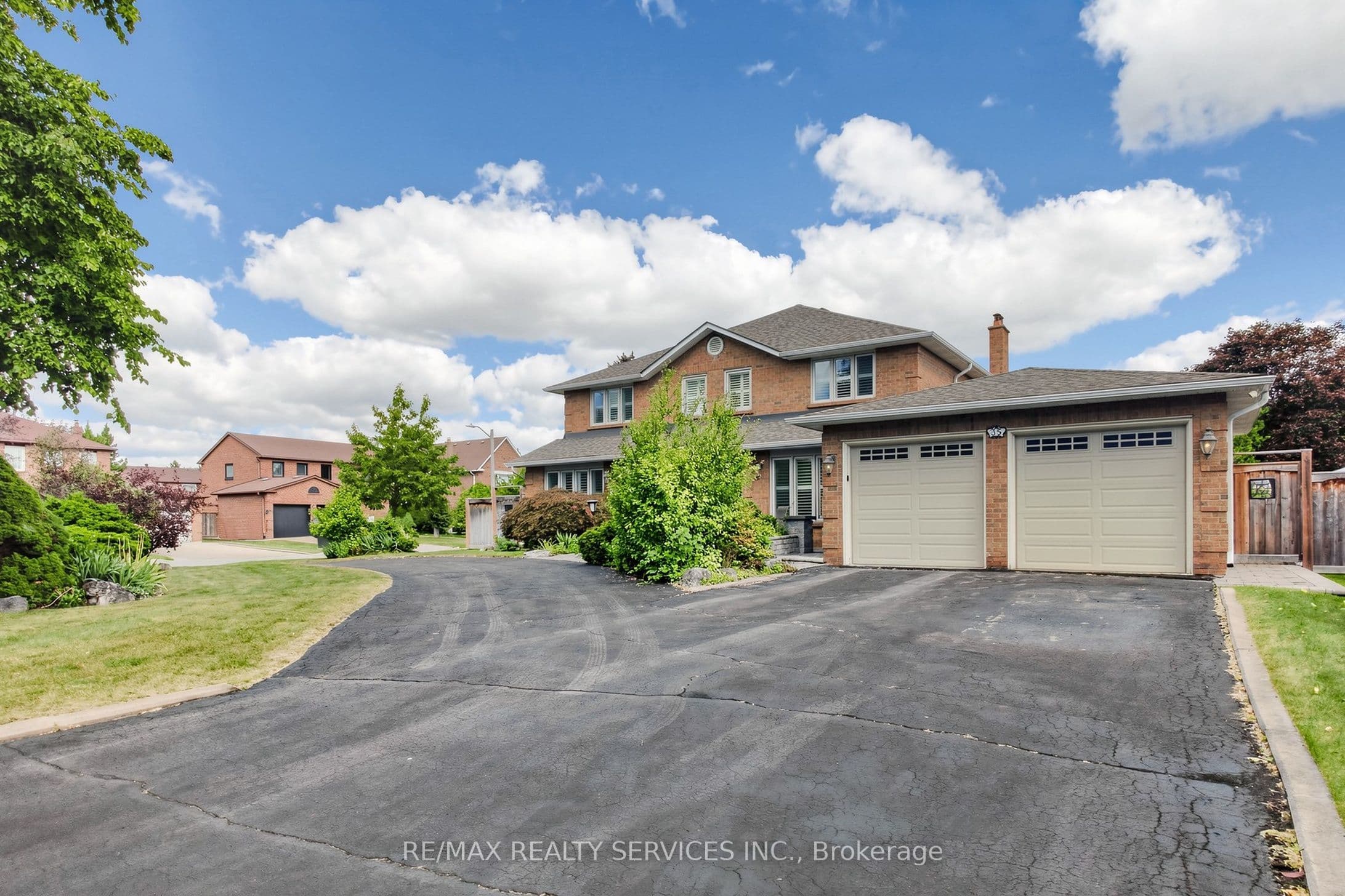 35 Linden Crescent, Brampton, ON L6S 4G1