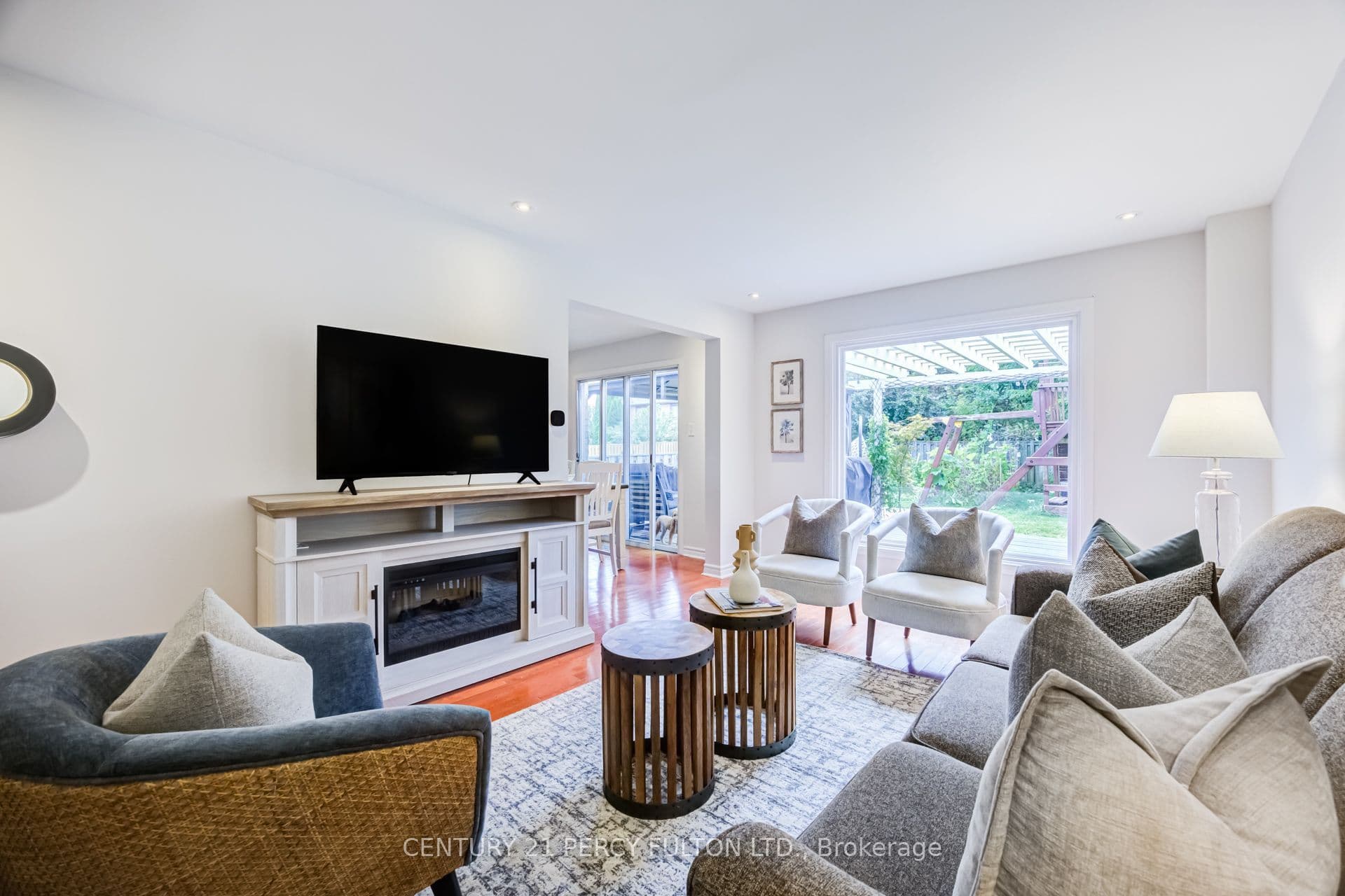608 Beckworth Square, Pickering, ON L1V 3X4