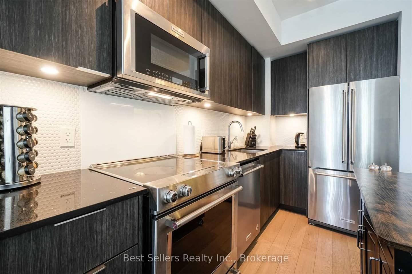 20 Shore Breeze Drive 3103, Toronto, ON M8V 0C7