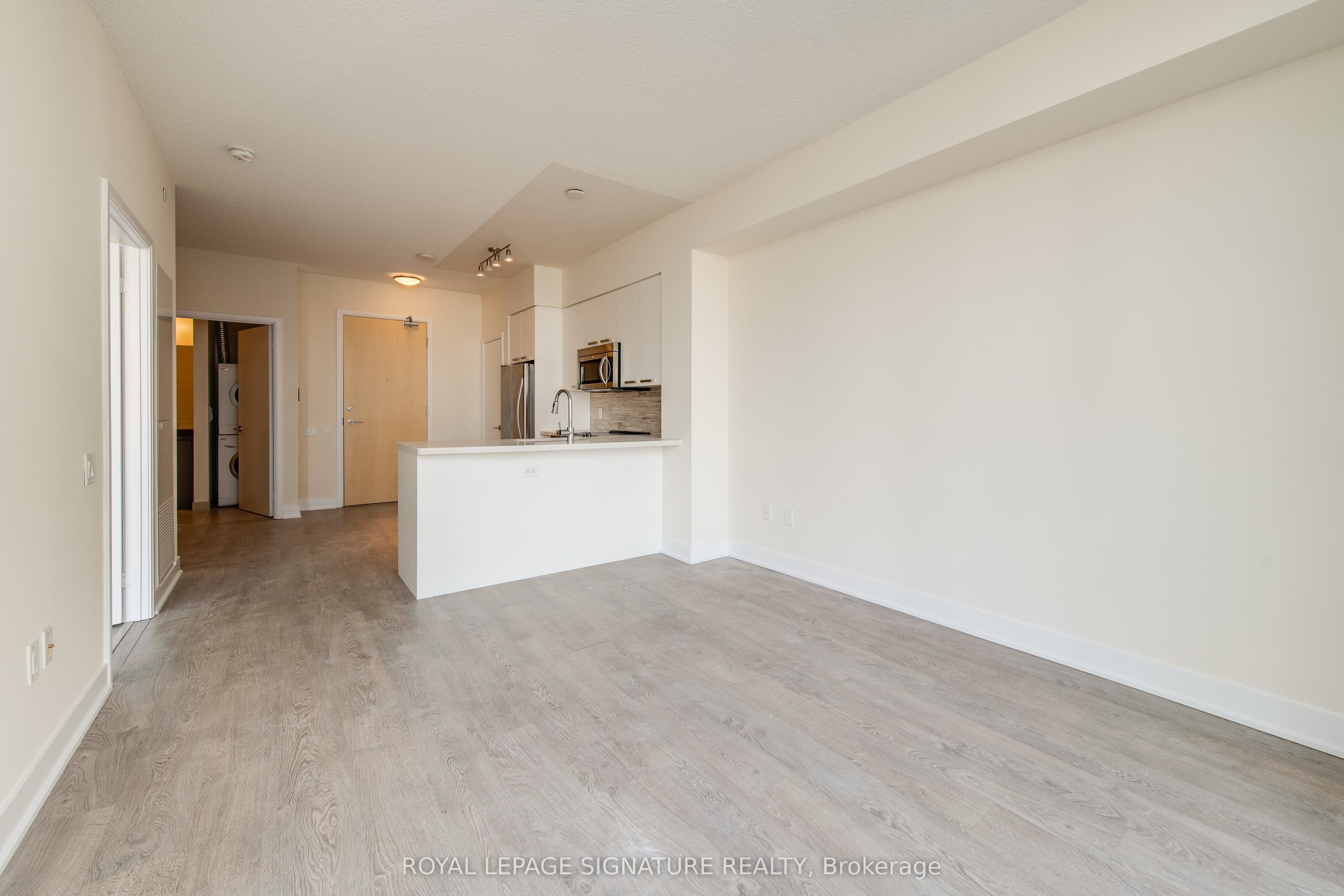 30 Roehampton Avenue 806, Toronto, ON M4P 0B9
