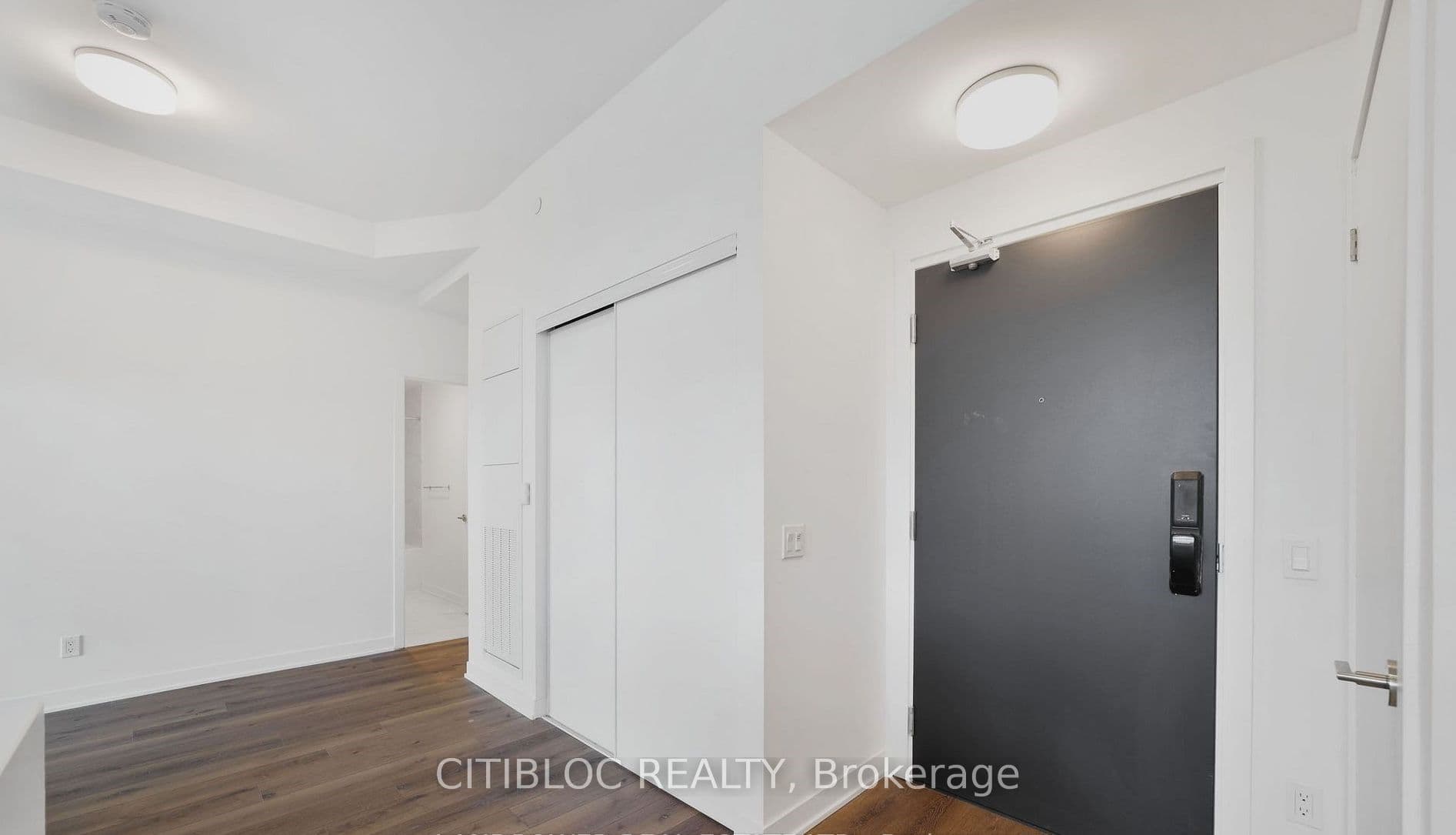 405 Dundas Street W PH09, Oakville, ON L6M 5P9
