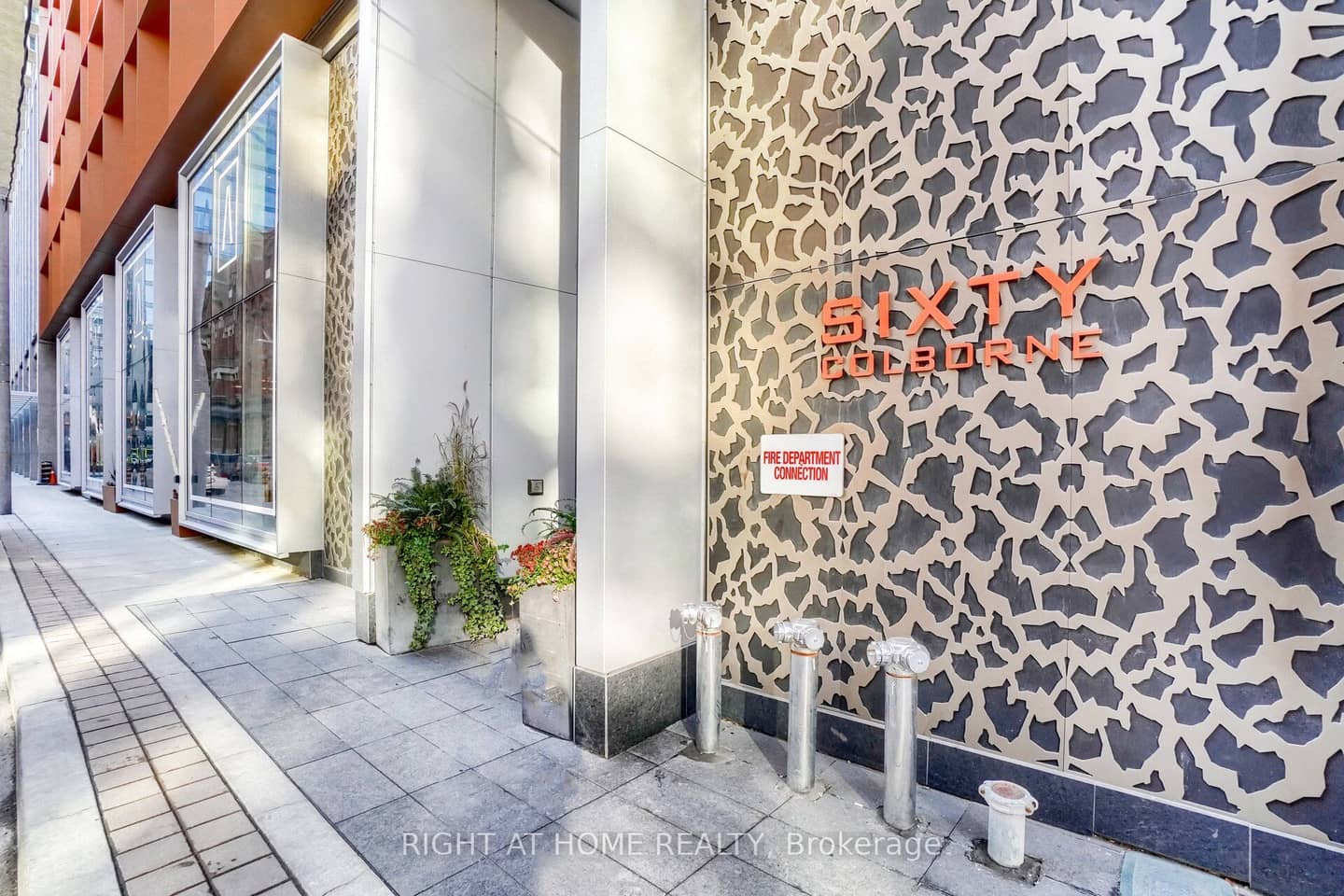 60 Colborne Street 1407, Toronto, ON M5E 0B7