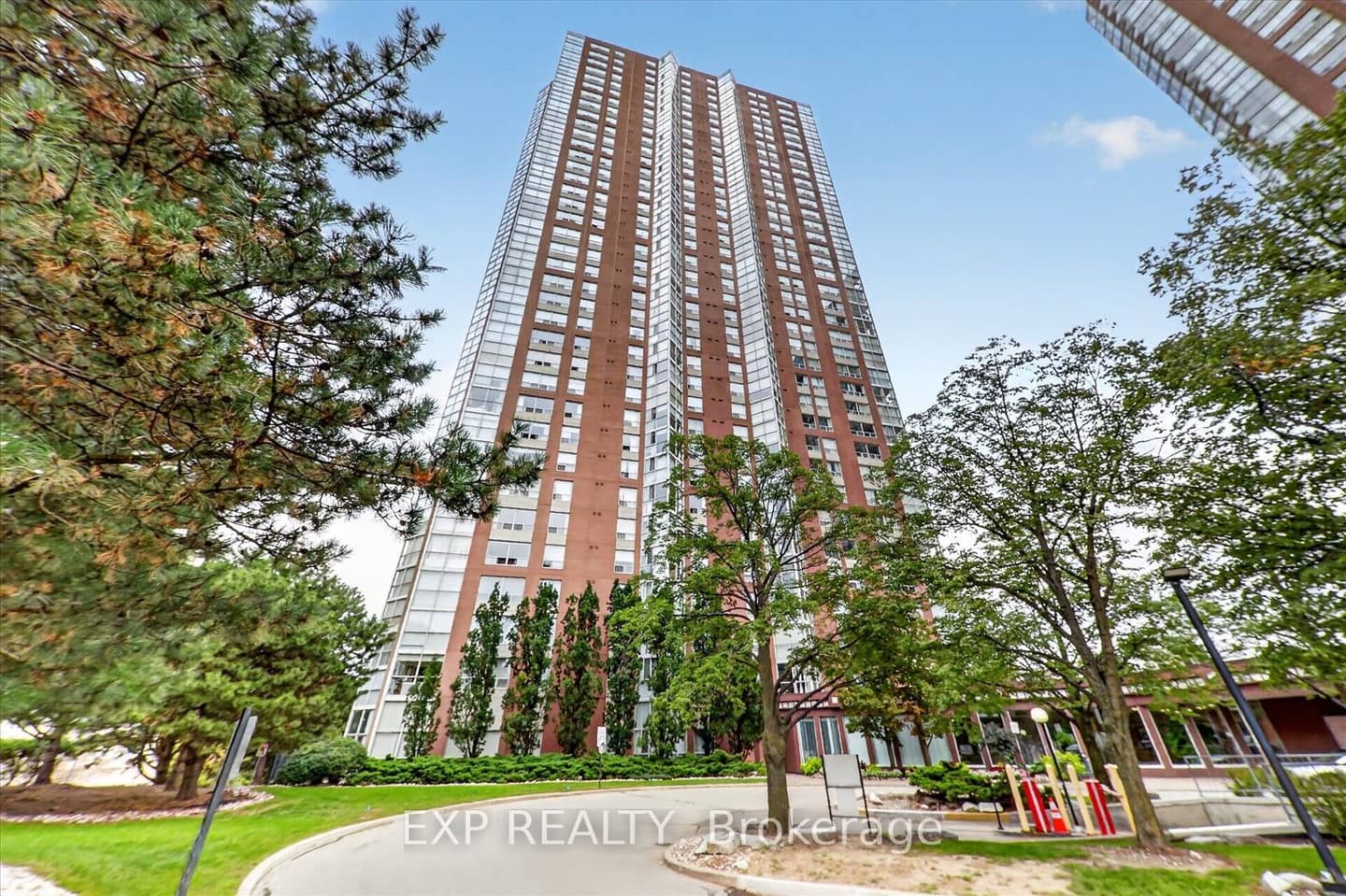 7 Concorde Place 2204, Toronto, ON M3C 3N4