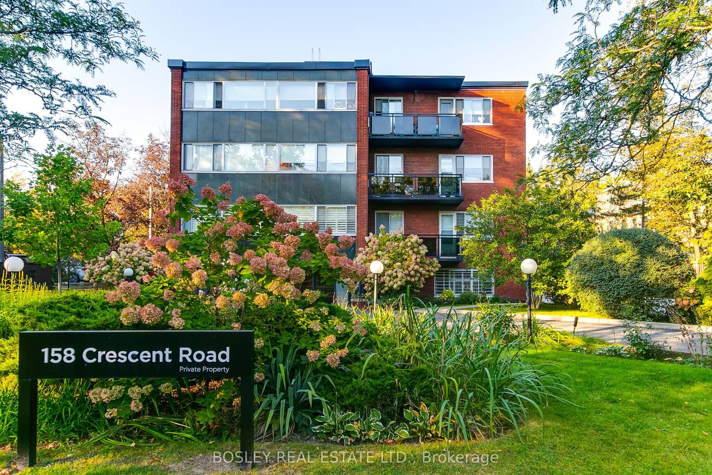 158 Crescent Road 404, Toronto, ON M4W 1V2