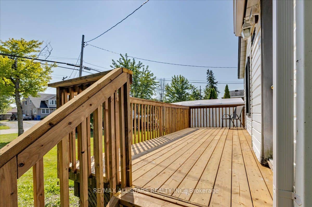 27182 Woodbine Avenue, Georgina, ON L4P 3E9