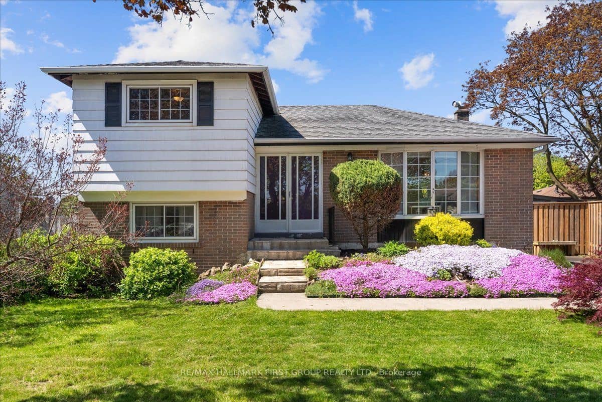 820 Bem Avenue, Pickering, ON L1W 1X1