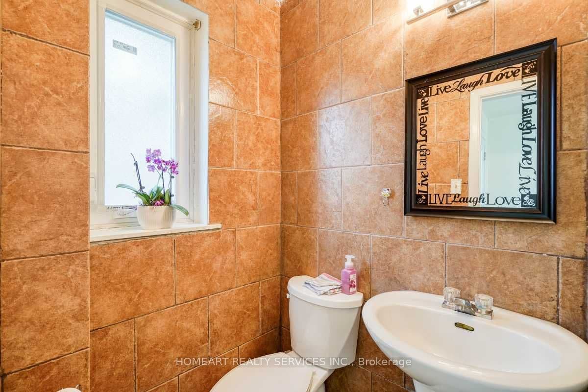 27 Gosford Boulevard 1, Toronto, ON M3N 2G7