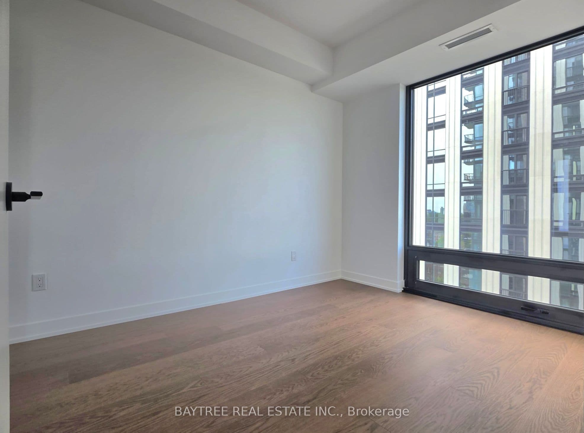 89 Montclair Avenue 1515, Toronto, ON M5P 0A9