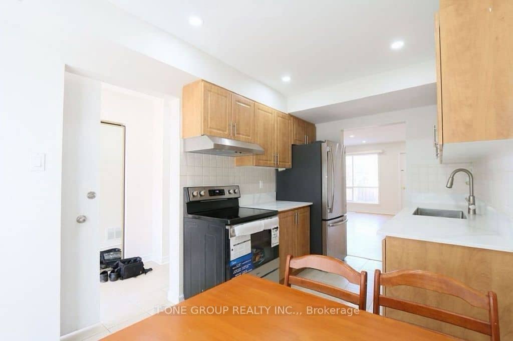 8 Liszt Gate 9, Toronto, ON M2H 1G7