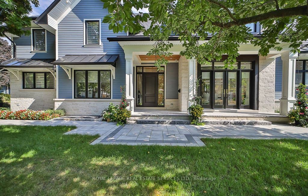 1301 Twin Oaks Dell, Mississauga, ON L5H 3J9